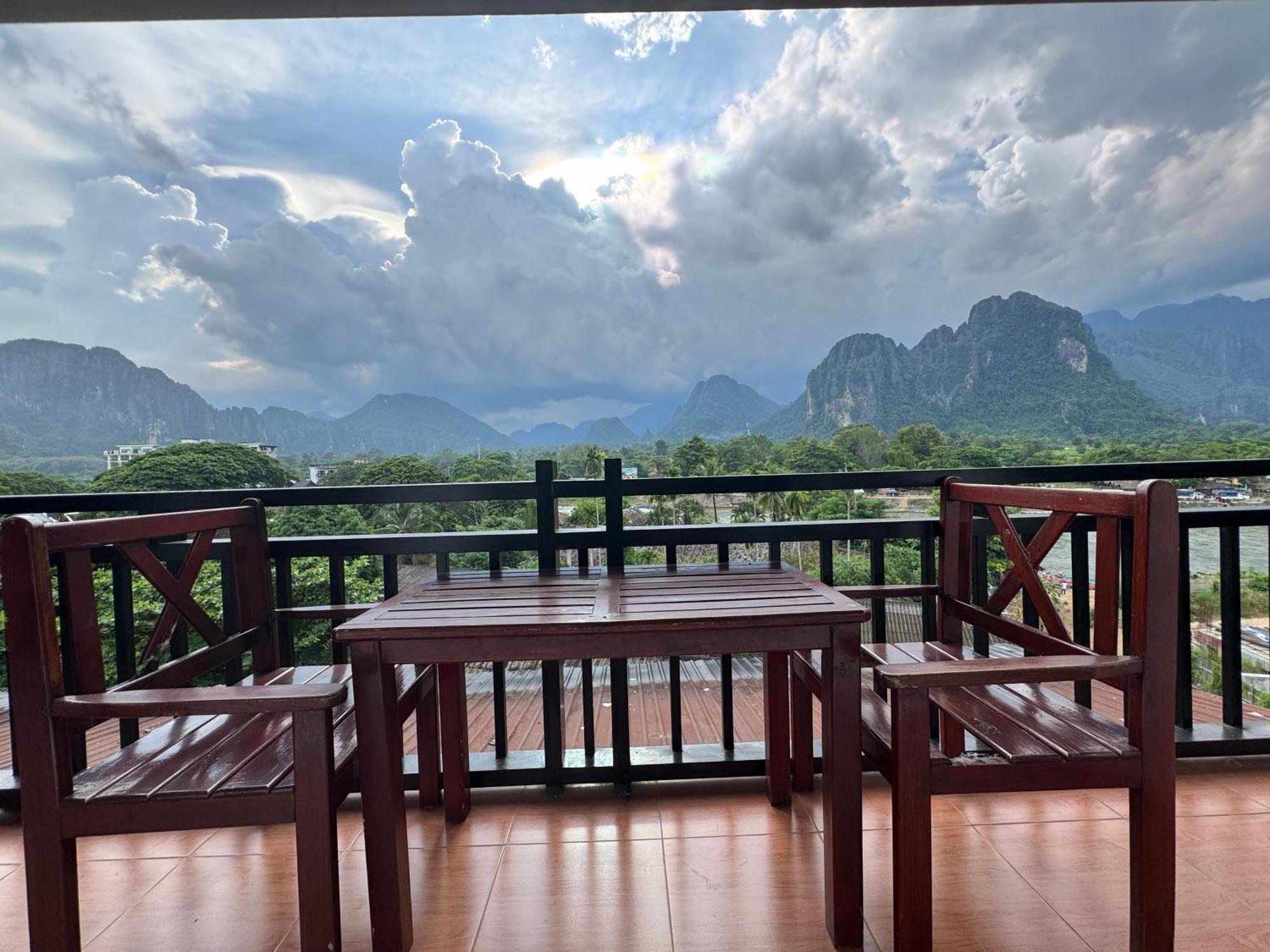 Vang Vieng Backpackers Hostel Exterior foto